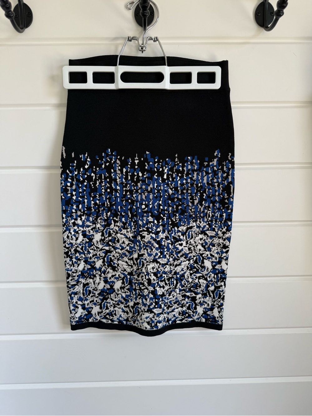 BCBGMaxAzria Black & Blue Printed Pencil Skirt - Classic Stretch Fit